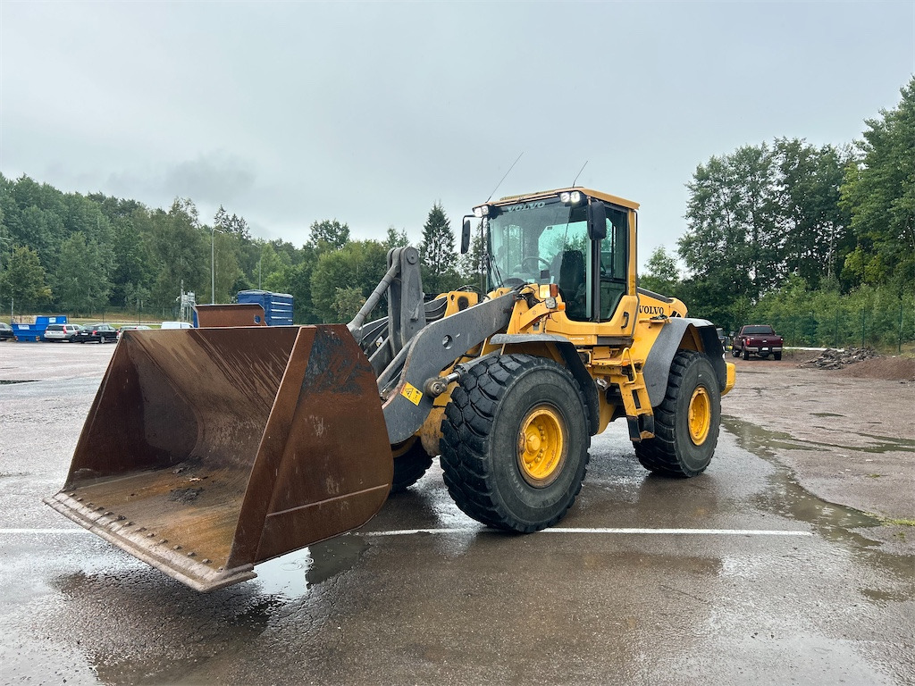 Volvo L110F - Utovarivač na kotačima: slika Volvo L110F - Utovarivač na kotačima Volvo L110F - Utovarivač na kotačima: slika Volvo L110F - Utovarivač na kotačima