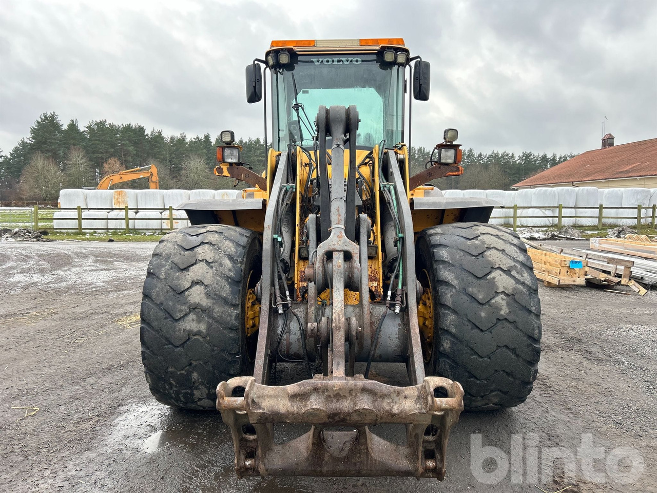 Volvo L110F - Utovarivač na kotačima: slika Volvo L110F - Utovarivač na kotačima Volvo L110F - Utovarivač na kotačima: slika Volvo L110F - Utovarivač na kotačima