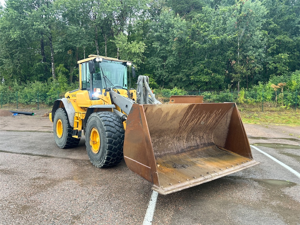 Volvo L110F - Utovarivač na kotačima: slika Volvo L110F - Utovarivač na kotačima Volvo L110F - Utovarivač na kotačima: slika Volvo L110F - Utovarivač na kotačima
