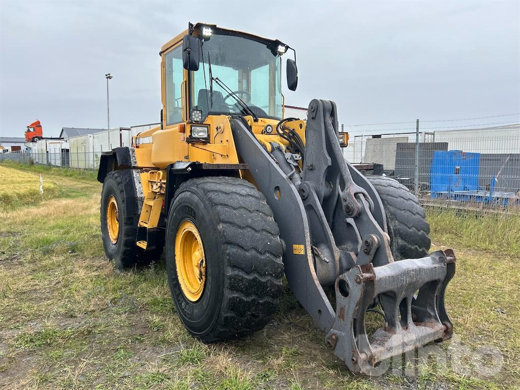 Volvo L90D - Utovarivač na kotačima: slika Volvo L90D - Utovarivač na kotačima Volvo L90D - Utovarivač na kotačima: slika Volvo L90D - Utovarivač na kotačima