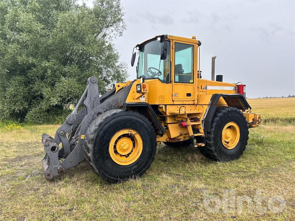 Volvo L90D - Utovarivač na kotačima: slika Volvo L90D - Utovarivač na kotačima Volvo L90D - Utovarivač na kotačima: slika Volvo L90D - Utovarivač na kotačima