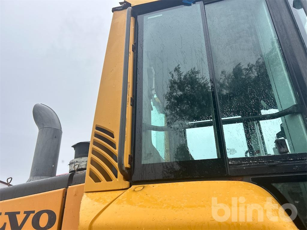 Utovarivač na kotačima Volvo L90F: slika Utovarivač na kotačima Volvo L90F