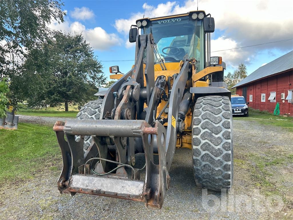 Volvo L90G - Utovarivač na kotačima: slika Volvo L90G - Utovarivač na kotačima Volvo L90G - Utovarivač na kotačima: slika Volvo L90G - Utovarivač na kotačima