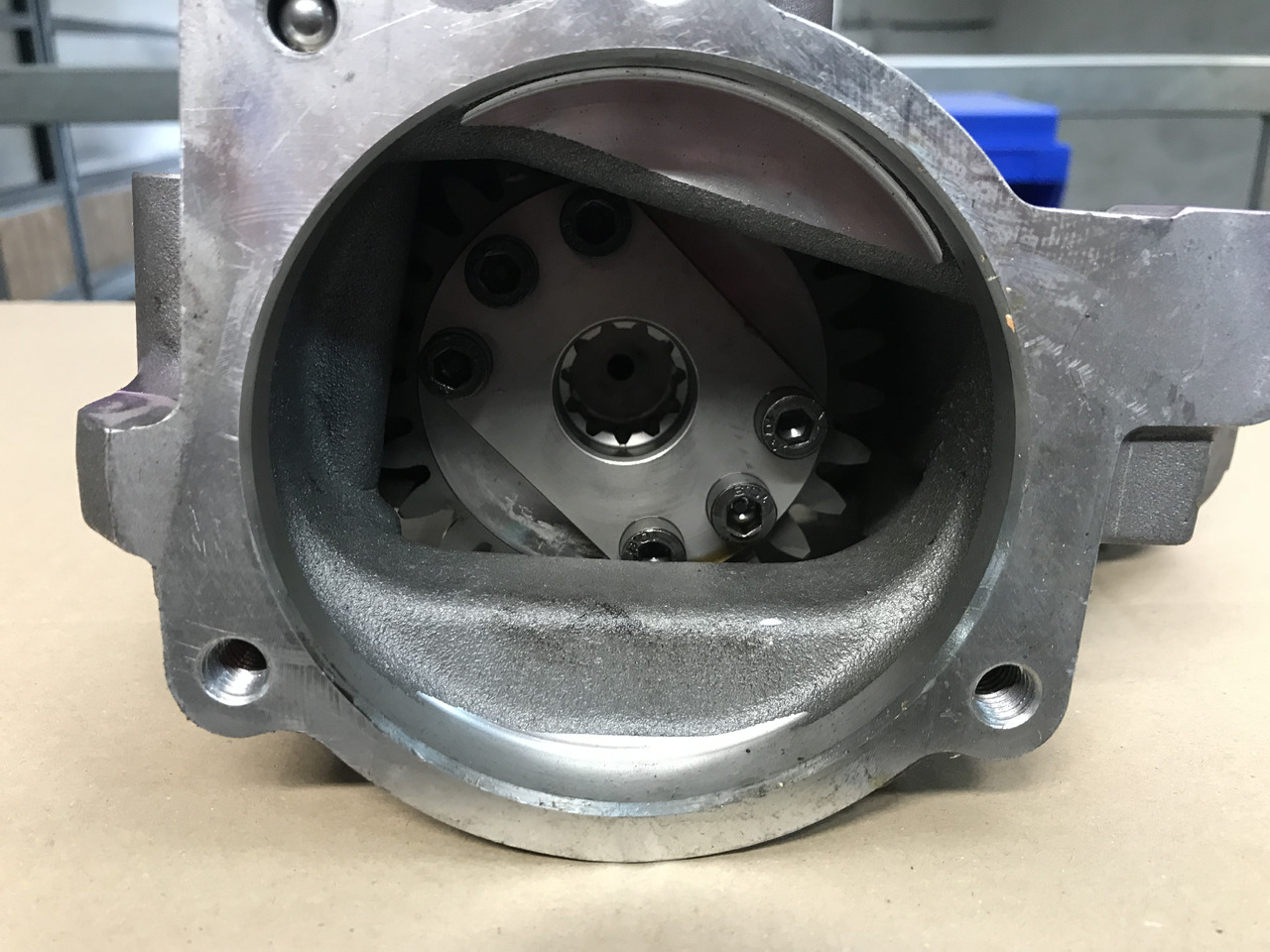 CARCASSA RIDUTTORE ASSEMBLAGGIO POMPA CARBURANTE ALTA PRESSIONE MAN 51385075020 - Pumpa goriva za Kamion: slika CARCASSA RIDUTTORE ASSEMBLAGGIO POMPA CARBURANTE ALTA PRESSIONE MAN 51385075020 - Pumpa goriva za Kamion CARCASSA RIDUTTORE ASSEMBLAGGIO POMPA CARBURANTE ALTA PRESSIONE MAN 51385075020 - Pumpa goriva za Kamion: slika CARCASSA RIDUTTORE ASSEMBLAGGIO POMPA CARBURANTE ALTA PRESSIONE MAN 51385075020 - Pumpa goriva za Kamion