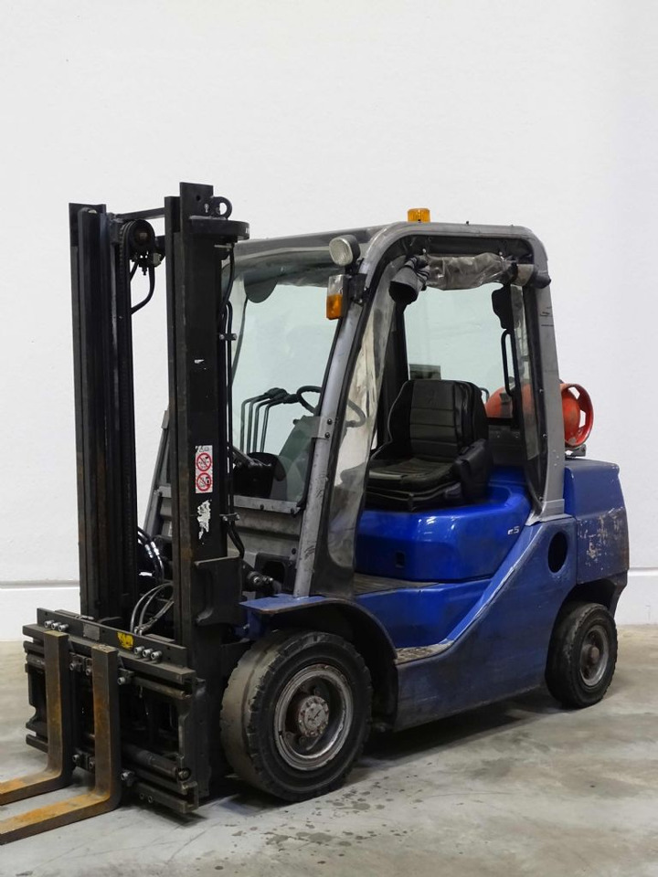 Cesab M325G - Plinski viličar: slika Cesab M325G - Plinski viličar Cesab M325G - Plinski viličar: slika Cesab M325G - Plinski viličar