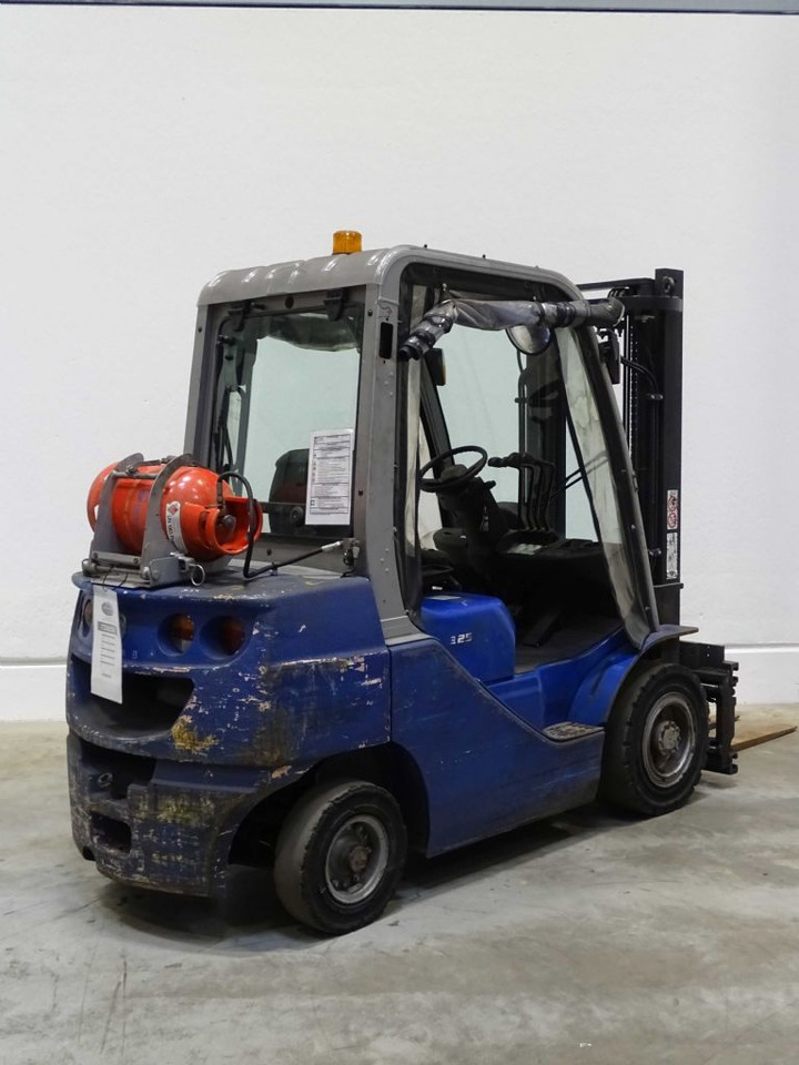 Cesab M325G - Plinski viličar: slika Cesab M325G - Plinski viličar Cesab M325G - Plinski viličar: slika Cesab M325G - Plinski viličar