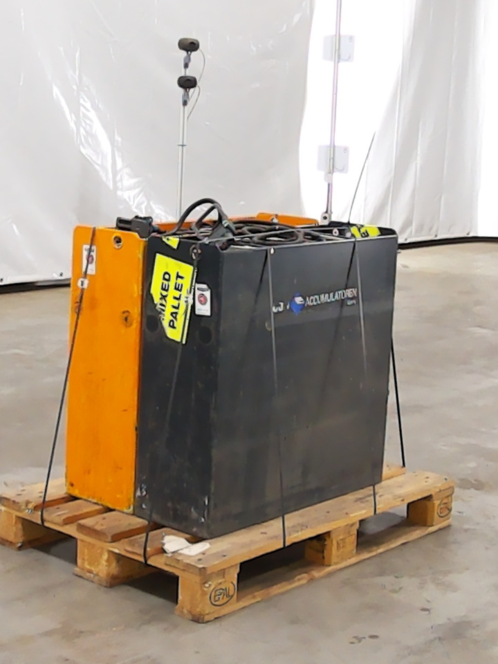 Weitere 2XBATTERIEN - Građevinski strojevi: slika Weitere 2XBATTERIEN - Građevinski strojevi Weitere 2XBATTERIEN - Građevinski strojevi: slika Weitere 2XBATTERIEN - Građevinski strojevi