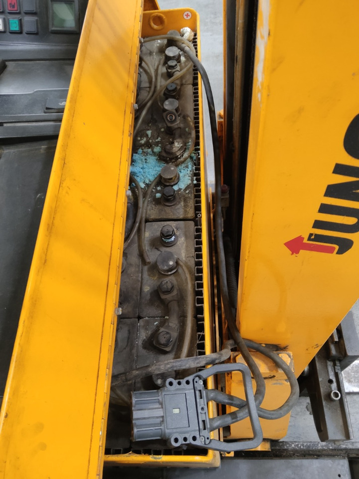 Jungheinrich ETV14 - Regalni viličar: slika Jungheinrich ETV14 - Regalni viličar Jungheinrich ETV14 - Regalni viličar: slika Jungheinrich ETV14 - Regalni viličar