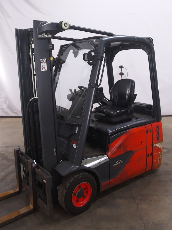 Linde E16-02 - Električni viličar: slika Linde E16-02 - Električni viličar Linde E16-02 - Električni viličar: slika Linde E16-02 - Električni viličar