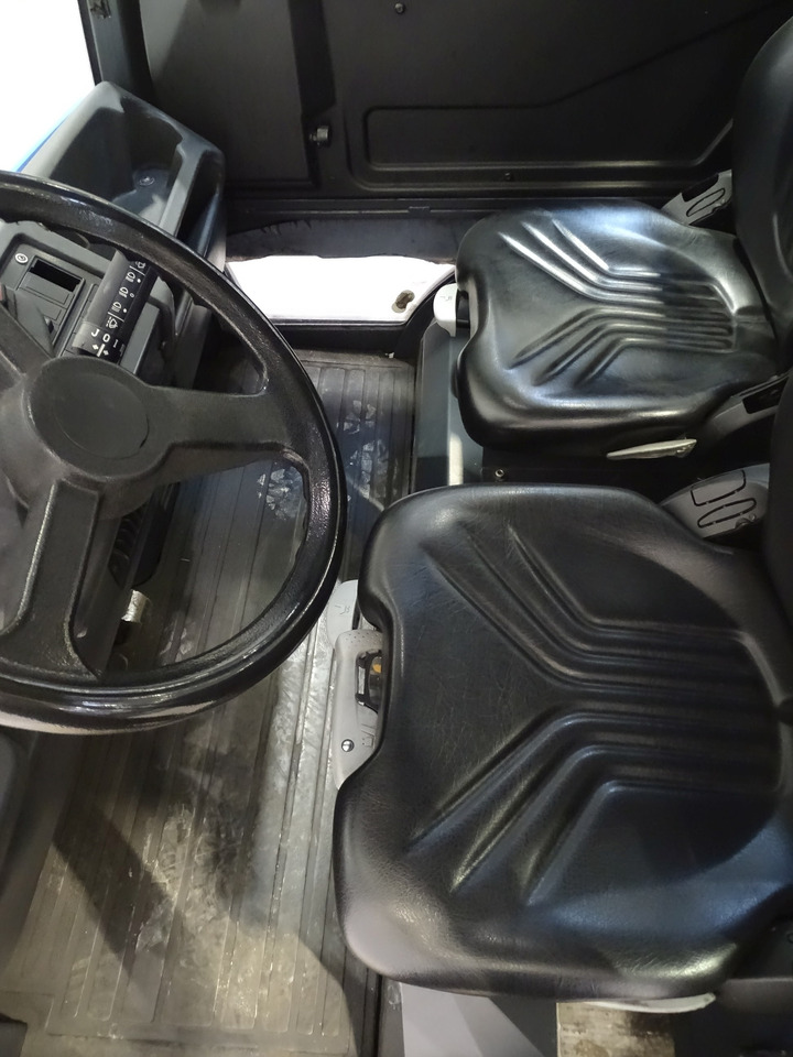 Linde P250 - Vučni traktor: slika Linde P250 - Vučni traktor Linde P250 - Vučni traktor: slika Linde P250 - Vučni traktor