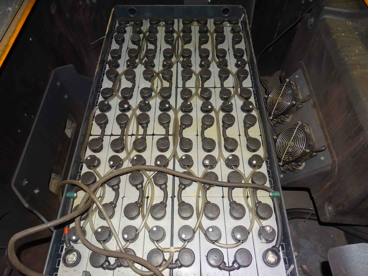 Still R08-20 - Vučni traktor: slika Still R08-20 - Vučni traktor Still R08-20 - Vučni traktor: slika Still R08-20 - Vučni traktor