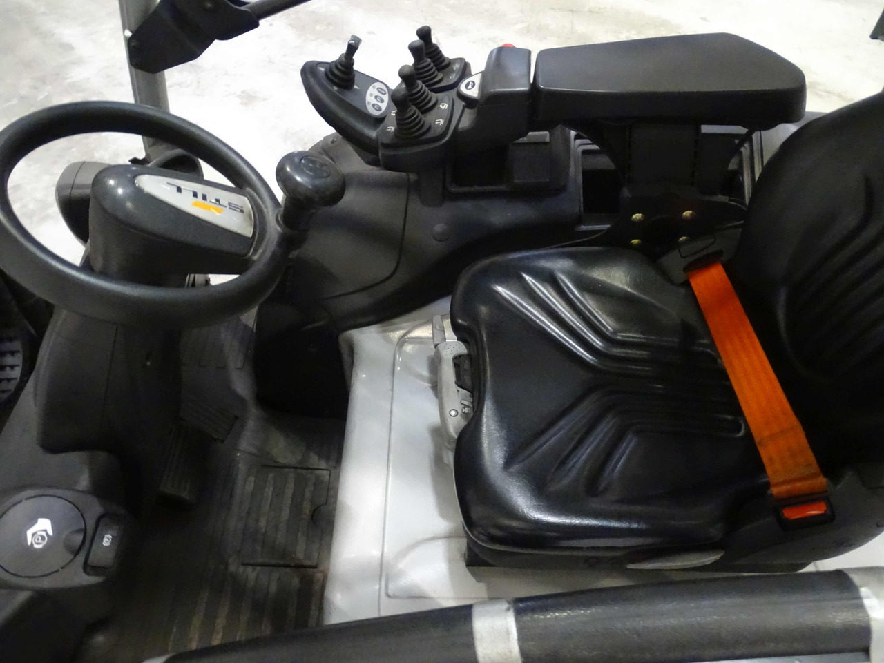 Still RX60-35 - Električni viličar: slika Still RX60-35 - Električni viličar Still RX60-35 - Električni viličar: slika Still RX60-35 - Električni viličar