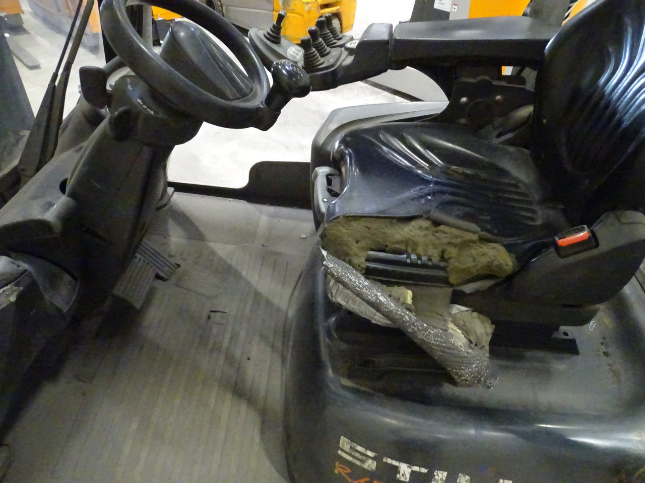 Still RX70-40 - Diesel viličar: slika Still RX70-40 - Diesel viličar Still RX70-40 - Diesel viličar: slika Still RX70-40 - Diesel viličar