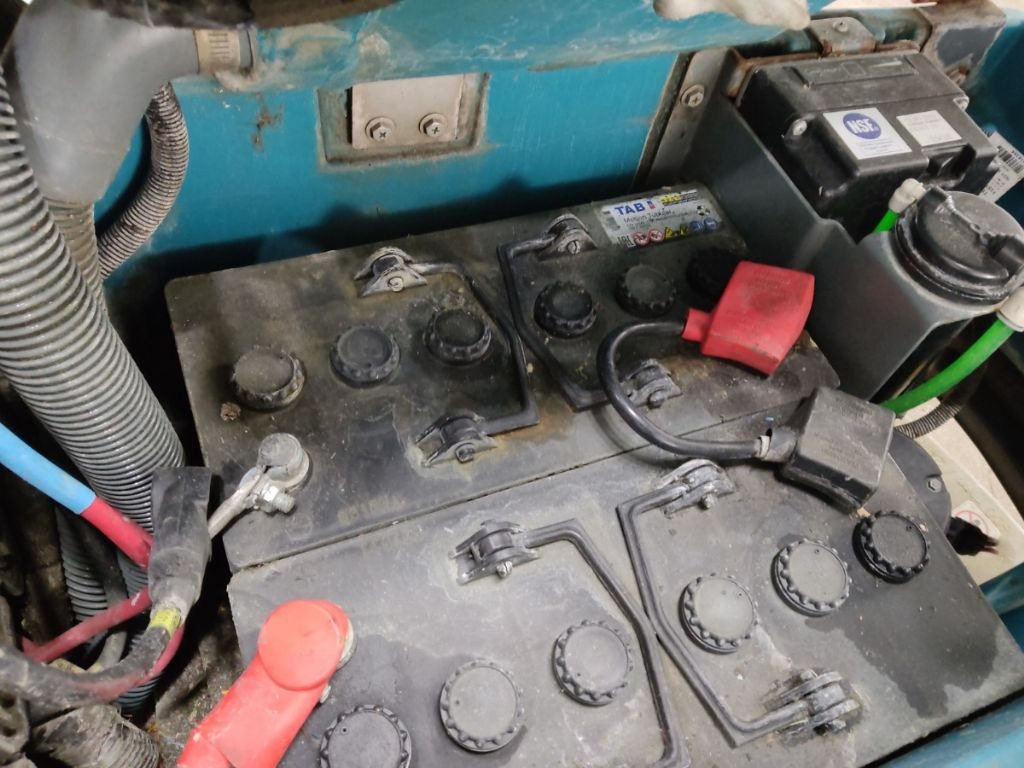 Tennant SCHEUERSAUGMASCHINE - Perač podova: slika Tennant SCHEUERSAUGMASCHINE - Perač podova Tennant SCHEUERSAUGMASCHINE - Perač podova: slika Tennant SCHEUERSAUGMASCHINE - Perač podova