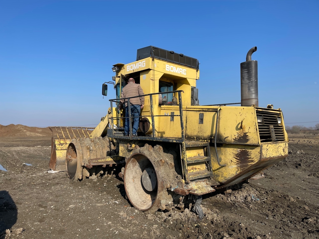 BOMAG BC 671 RS Waste Compactor - Kompaktni utovarivač gusjeničar: slika BOMAG BC 671 RS Waste Compactor - Kompaktni utovarivač gusjeničar BOMAG BC 671 RS Waste Compactor - Kompaktni utovarivač gusjeničar: slika BOMAG BC 671 RS Waste Compactor - Kompaktni utovarivač gusjeničar