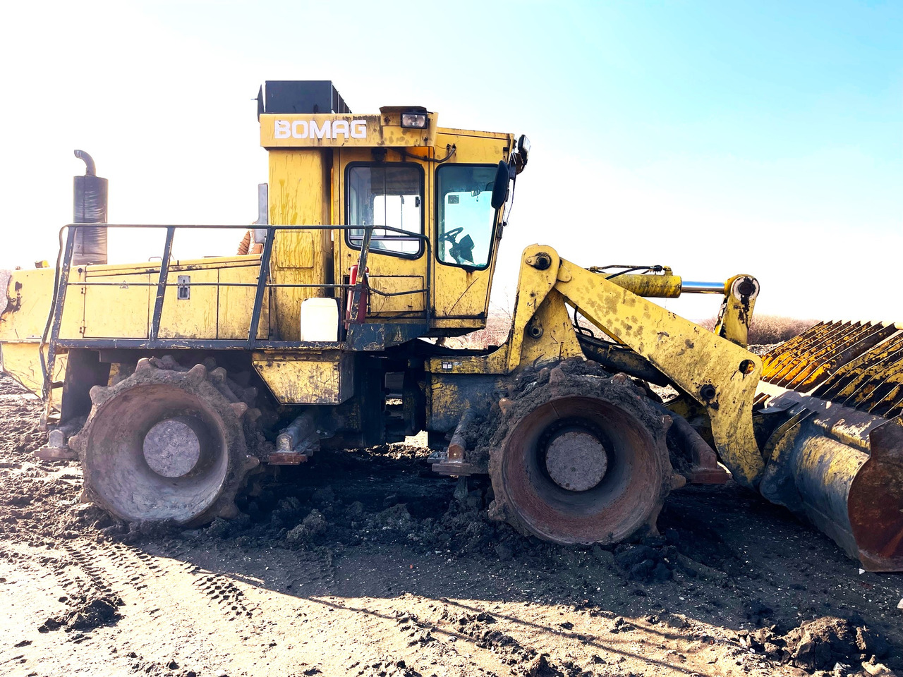BOMAG BC 671 RS Waste Compactor - Kompaktni utovarivač gusjeničar: slika BOMAG BC 671 RS Waste Compactor - Kompaktni utovarivač gusjeničar BOMAG BC 671 RS Waste Compactor - Kompaktni utovarivač gusjeničar: slika BOMAG BC 671 RS Waste Compactor - Kompaktni utovarivač gusjeničar