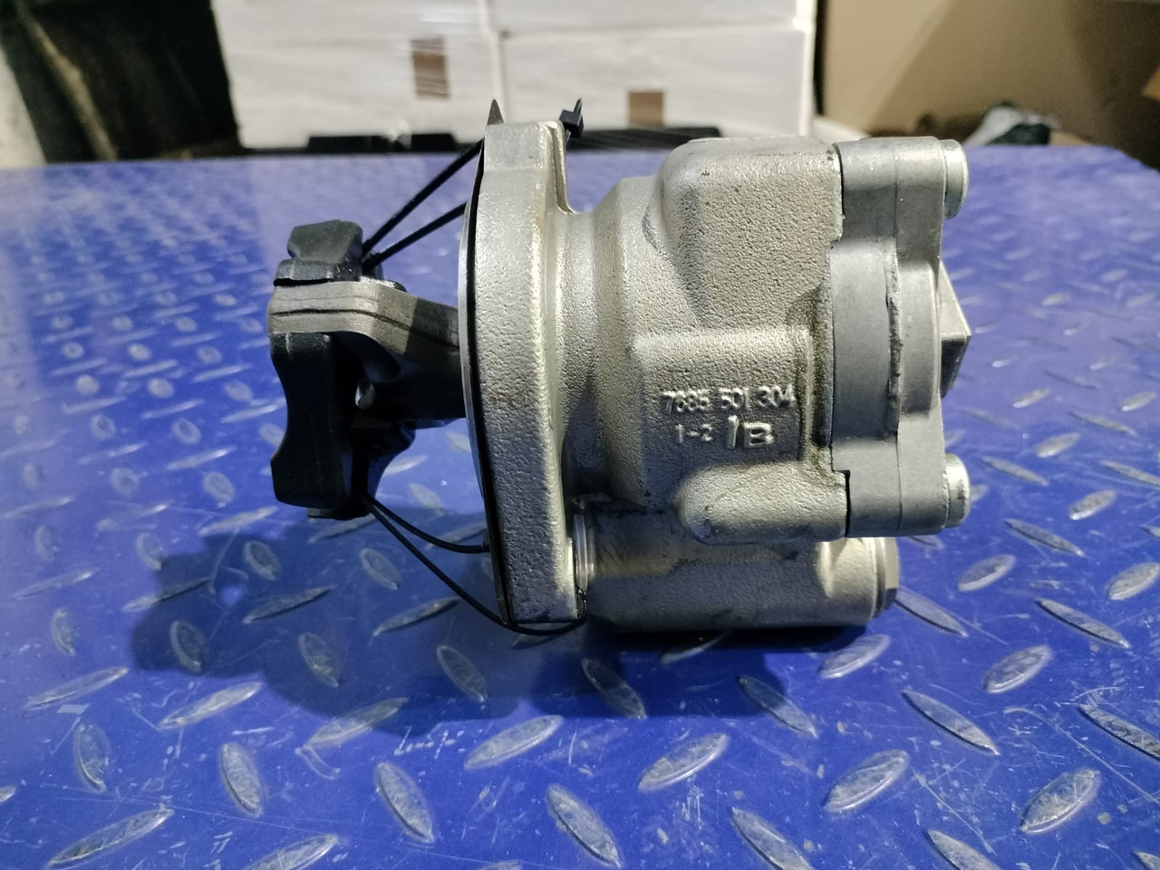 MERCEDES-BENZ - Servo pumpa upravljačkog mehanizma za Kamion: slika MERCEDES-BENZ - Servo pumpa upravljačkog mehanizma za Kamion MERCEDES-BENZ - Servo pumpa upravljačkog mehanizma za Kamion: slika MERCEDES-BENZ - Servo pumpa upravljačkog mehanizma za Kamion
