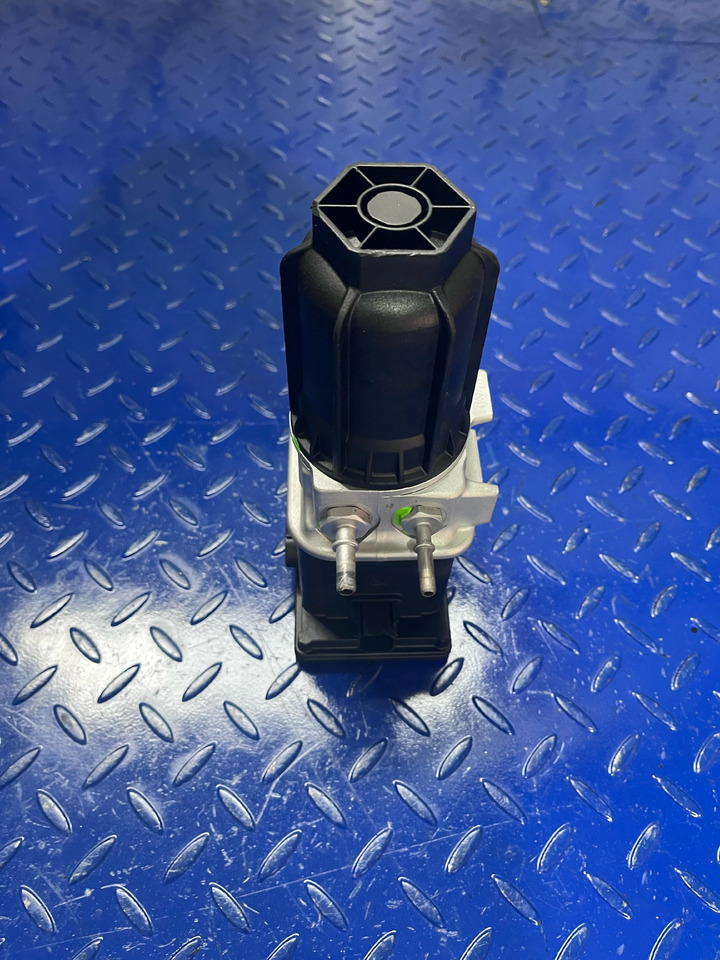 Mercedes Benz Actros MP4 Adblue Pump Euro 6 - Ispušni sustav za Kamion: slika Mercedes Benz Actros MP4 Adblue Pump Euro 6 - Ispušni sustav za Kamion Mercedes Benz Actros MP4 Adblue Pump Euro 6 - Ispušni sustav za Kamion: slika Mercedes Benz Actros MP4 Adblue Pump Euro 6 - Ispušni sustav za Kamion