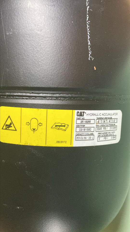 CATERPILLAR 251-8266: 3.45 Liter Compressed Nitrogen Gas Accumulator - Rezervni dijelovi za Bager: slika CATERPILLAR 251-8266: 3.45 Liter Compressed Nitrogen Gas Accumulator - Rezervni dijelovi za Bager CATERPILLAR 251-8266: 3.45 Liter Compressed Nitrogen Gas Accumulator - Rezervni dijelovi za Bager: slika CATERPILLAR 251-8266: 3.45 Liter Compressed Nitrogen Gas Accumulator - Rezervni dijelovi za Bager