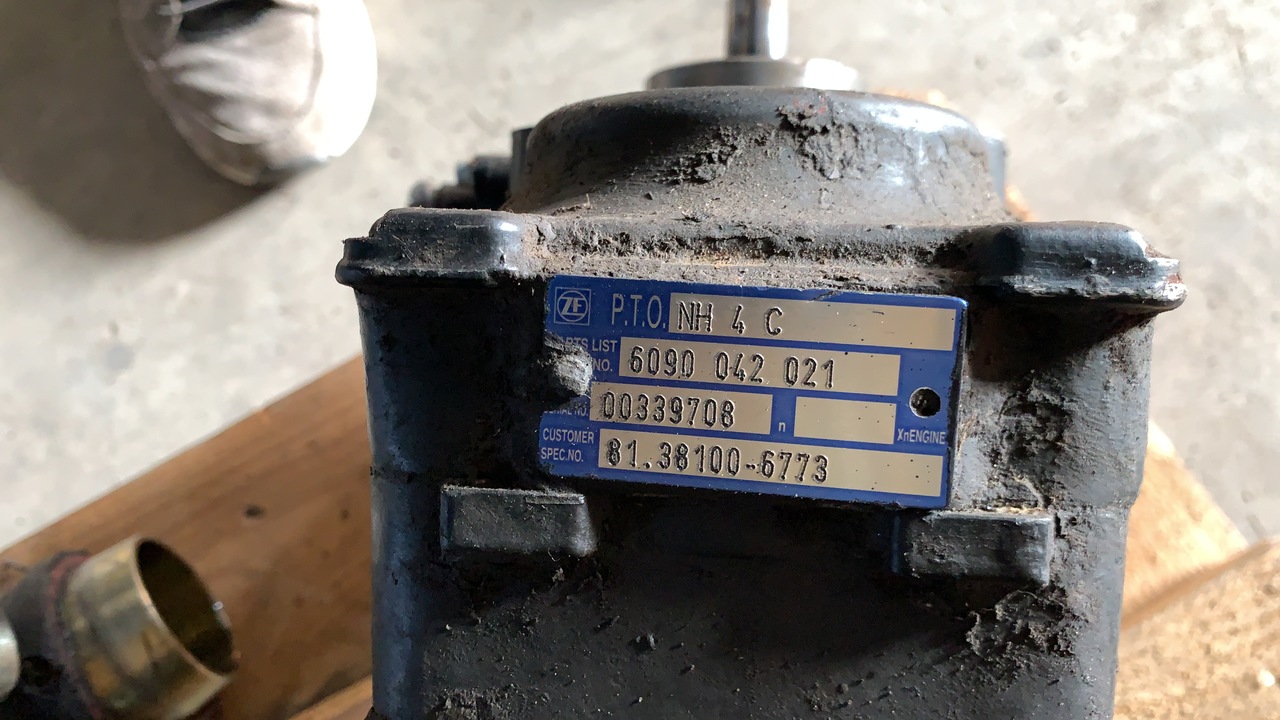 ZF PTO NH 4 C 6090042021 - Hidraulična pumpa za Kamion: slika ZF PTO NH 4 C 6090042021 - Hidraulična pumpa za Kamion ZF PTO NH 4 C 6090042021 - Hidraulična pumpa za Kamion: slika ZF PTO NH 4 C 6090042021 - Hidraulična pumpa za Kamion