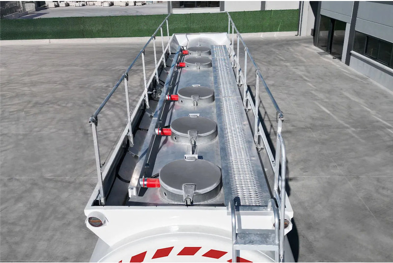 Diversen EFEMMAK Fuel tank semi-trailer 36.000 liter ADR - Poluprikolica cisterna: slika Diversen EFEMMAK Fuel tank semi-trailer 36.000 liter ADR - Poluprikolica cisterna Diversen EFEMMAK Fuel tank semi-trailer 36.000 liter ADR - Poluprikolica cisterna: slika Diversen EFEMMAK Fuel tank semi-trailer 36.000 liter ADR - Poluprikolica cisterna