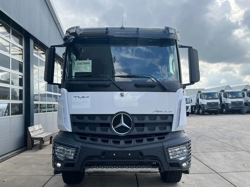 Mercedes-Benz Arocs 4040 6x6 Water Tank Truck - Kamion cisterna: slika Mercedes-Benz Arocs 4040 6x6 Water Tank Truck - Kamion cisterna Mercedes-Benz Arocs 4040 6x6 Water Tank Truck - Kamion cisterna: slika Mercedes-Benz Arocs 4040 6x6 Water Tank Truck - Kamion cisterna