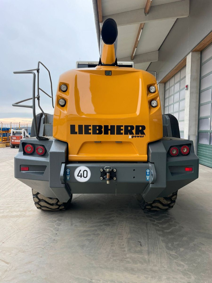Liebherr L566 - Utovarivač na kotačima: slika Liebherr L566 - Utovarivač na kotačima Liebherr L566 - Utovarivač na kotačima: slika Liebherr L566 - Utovarivač na kotačima