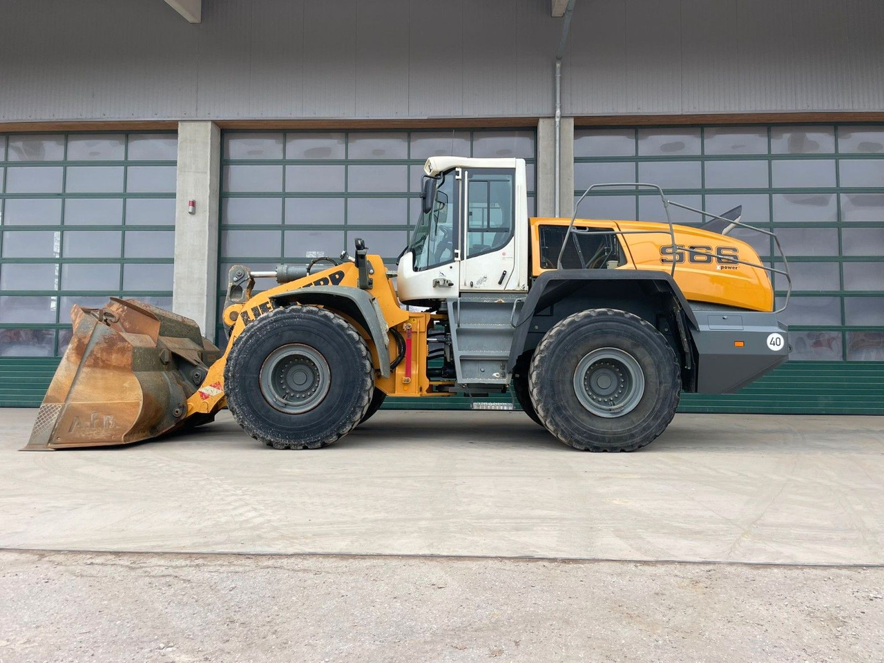 Liebherr L566 - Utovarivač na kotačima: slika Liebherr L566 - Utovarivač na kotačima Liebherr L566 - Utovarivač na kotačima: slika Liebherr L566 - Utovarivač na kotačima