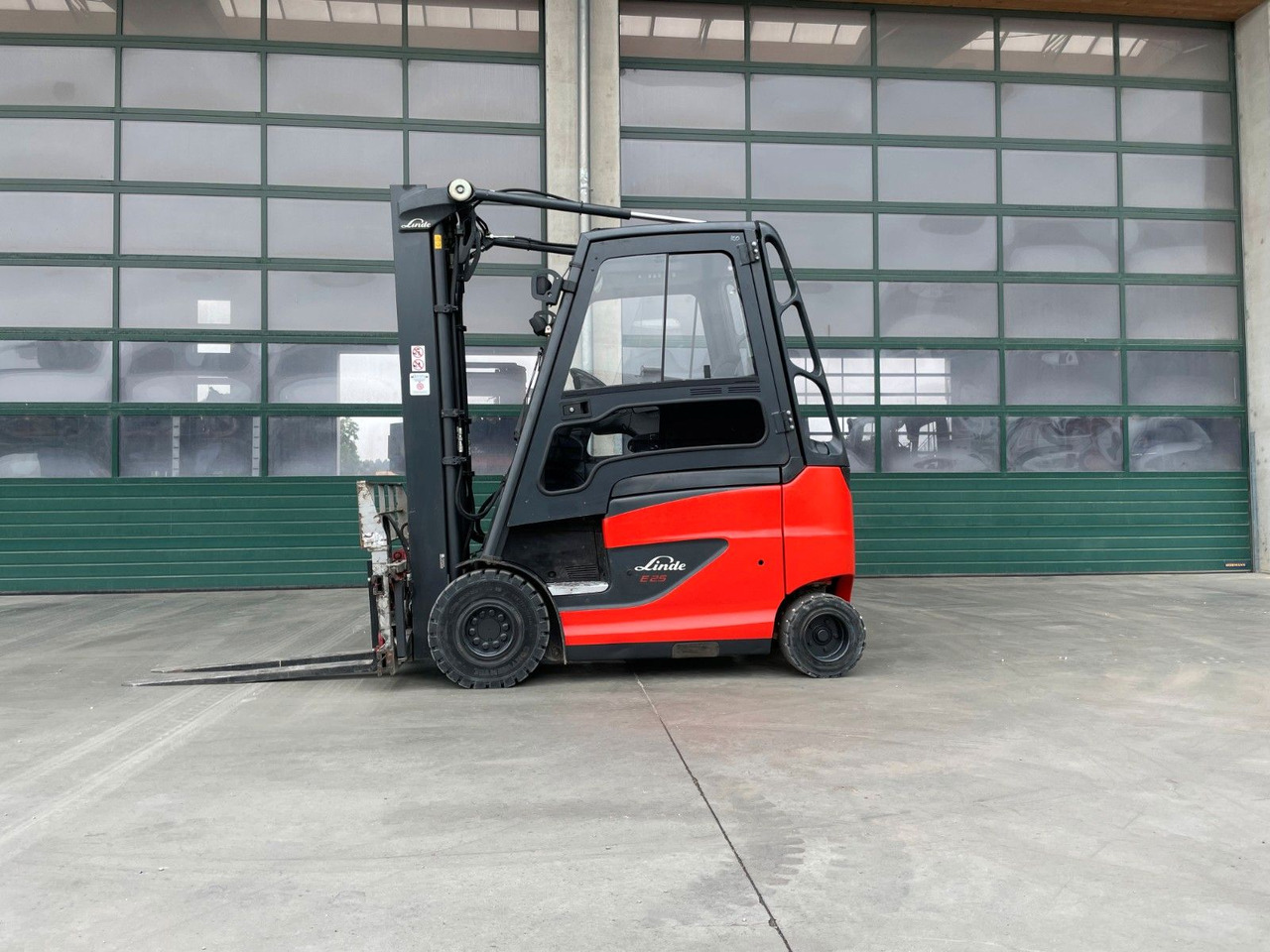 Linde E25H-01 - Električni viličar: slika Linde E25H-01 - Električni viličar Linde E25H-01 - Električni viličar: slika Linde E25H-01 - Električni viličar