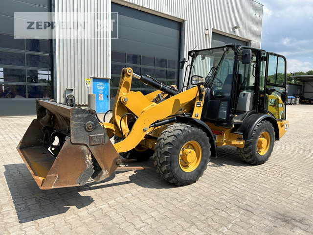 Cat 906M - Utovarivač na kotačima: slika Cat 906M - Utovarivač na kotačima Cat 906M - Utovarivač na kotačima: slika Cat 906M - Utovarivač na kotačima
