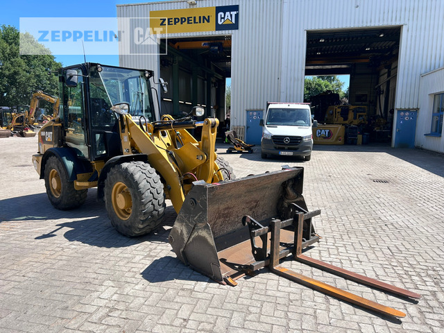 Cat 906M - Utovarivač na kotačima: slika Cat 906M - Utovarivač na kotačima Cat 906M - Utovarivač na kotačima: slika Cat 906M - Utovarivač na kotačima