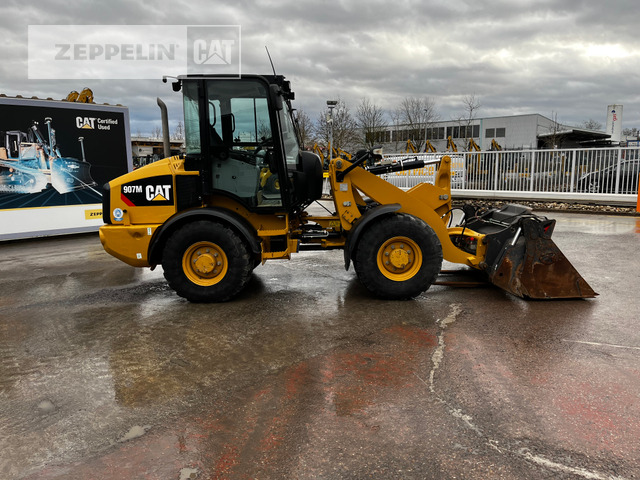 Cat 907M - Utovarivač na kotačima: slika Cat 907M - Utovarivač na kotačima Cat 907M - Utovarivač na kotačima: slika Cat 907M - Utovarivač na kotačima