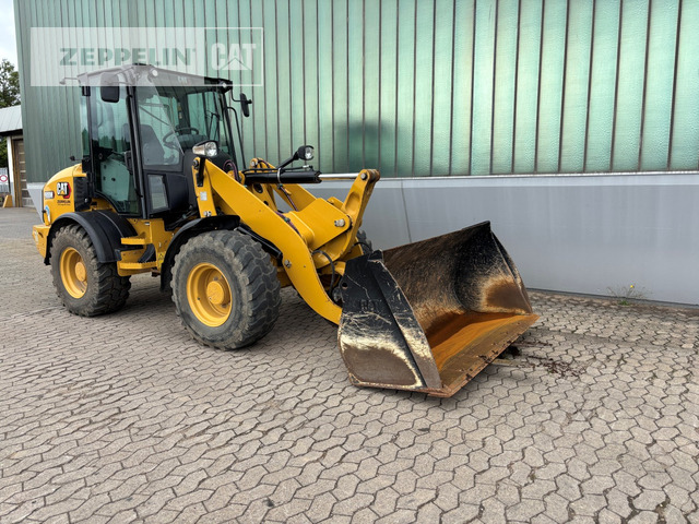 Cat 908M - Utovarivač na kotačima: slika Cat 908M - Utovarivač na kotačima Cat 908M - Utovarivač na kotačima: slika Cat 908M - Utovarivač na kotačima