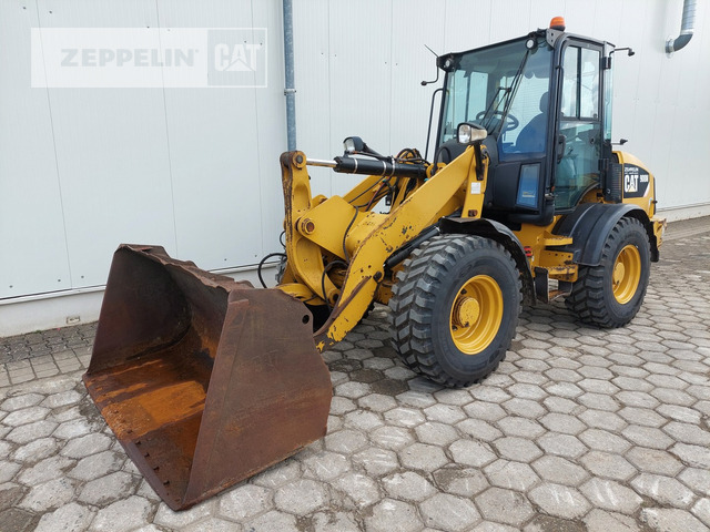Cat 908M - Utovarivač na kotačima: slika Cat 908M - Utovarivač na kotačima Cat 908M - Utovarivač na kotačima: slika Cat 908M - Utovarivač na kotačima