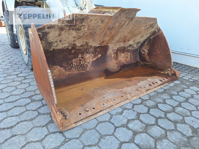 Cat 966M - Utovarivač na kotačima: slika Cat 966M - Utovarivač na kotačima Cat 966M - Utovarivač na kotačima: slika Cat 966M - Utovarivač na kotačima