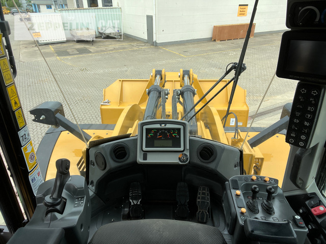 Zakup Cat 982M Cat 982M: slika Zakup Cat 982M Cat 982M