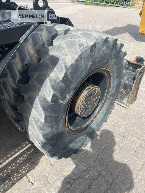 Bager na kotačima Cat M316-07A: slika Bager na kotačima Cat M316-07A