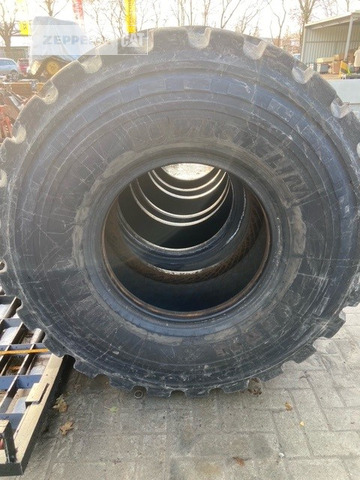 Michelin 4x 20.5R25XHA - Guma za Građevinski strojevi: slika Michelin 4x 20.5R25XHA - Guma za Građevinski strojevi Michelin 4x 20.5R25XHA - Guma za Građevinski strojevi: slika Michelin 4x 20.5R25XHA - Guma za Građevinski strojevi