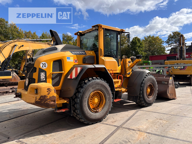 Volvo L90 - Utovarivač na kotačima: slika Volvo L90 - Utovarivač na kotačima Volvo L90 - Utovarivač na kotačima: slika Volvo L90 - Utovarivač na kotačima