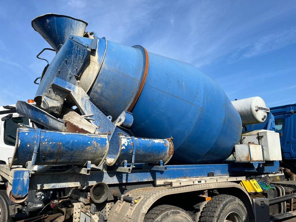 Abrollcontainer Betonmischaufbau mit sep. Motor - Kamion s kukastom dizalicom: slika Abrollcontainer Betonmischaufbau mit sep. Motor - Kamion s kukastom dizalicom Abrollcontainer Betonmischaufbau mit sep. Motor - Kamion s kukastom dizalicom: slika Abrollcontainer Betonmischaufbau mit sep. Motor - Kamion s kukastom dizalicom