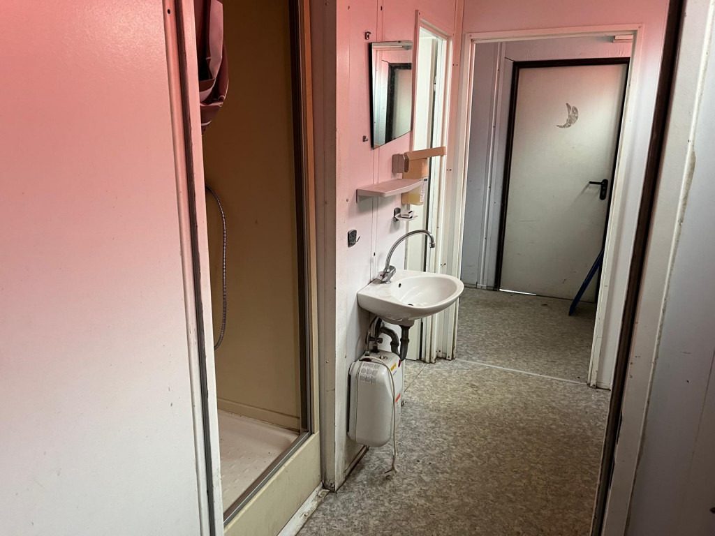 Abrollcontainer Containeranlage für Asbestsanierung - Kamion s kukastom dizalicom: slika Abrollcontainer Containeranlage für Asbestsanierung - Kamion s kukastom dizalicom Abrollcontainer Containeranlage für Asbestsanierung - Kamion s kukastom dizalicom: slika Abrollcontainer Containeranlage für Asbestsanierung - Kamion s kukastom dizalicom