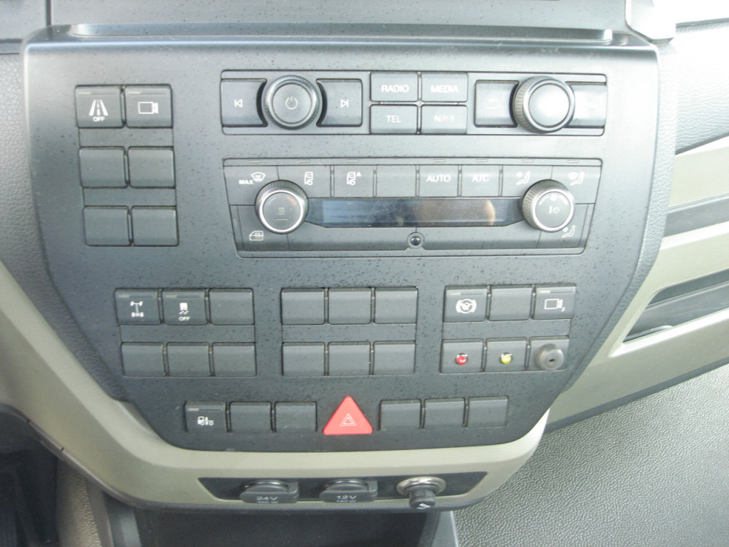 MAN TG-M 15.250 BL Abrollkipper - Kamion s kukastom dizalicom: slika MAN TG-M 15.250 BL Abrollkipper - Kamion s kukastom dizalicom MAN TG-M 15.250 BL Abrollkipper - Kamion s kukastom dizalicom: slika MAN TG-M 15.250 BL Abrollkipper - Kamion s kukastom dizalicom