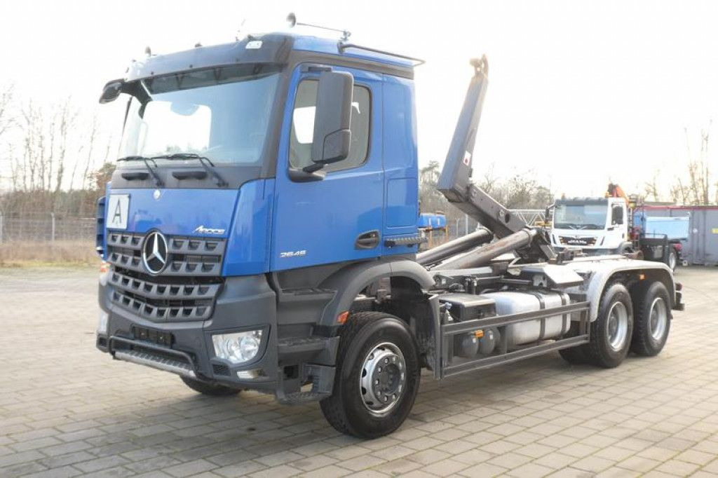 Mercedes-Benz Arocs 2645 K 6x4 Abrollkipper Meiller deutsch to - Kamion s kukastom dizalicom: slika Mercedes-Benz Arocs 2645 K 6x4 Abrollkipper Meiller deutsch to - Kamion s kukastom dizalicom Mercedes-Benz Arocs 2645 K 6x4 Abrollkipper Meiller deutsch to - Kamion s kukastom dizalicom: slika Mercedes-Benz Arocs 2645 K 6x4 Abrollkipper Meiller deutsch to - Kamion s kukastom dizalicom