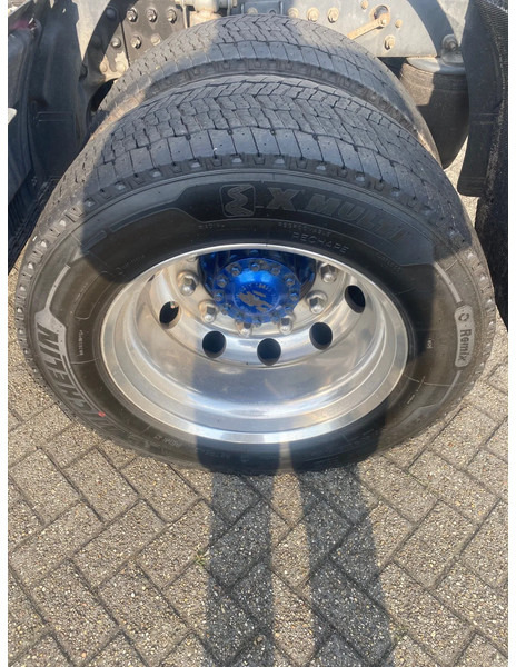 Michelin 385/55x22,5 - 2 stuks en 295/60x22,5 - 4 stuks op 9.00 velg - Guma za Kamion: slika Michelin 385/55x22,5 - 2 stuks en 295/60x22,5 - 4 stuks op 9.00 velg - Guma za Kamion Michelin 385/55x22,5 - 2 stuks en 295/60x22,5 - 4 stuks op 9.00 velg - Guma za Kamion: slika Michelin 385/55x22,5 - 2 stuks en 295/60x22,5 - 4 stuks op 9.00 velg - Guma za Kamion