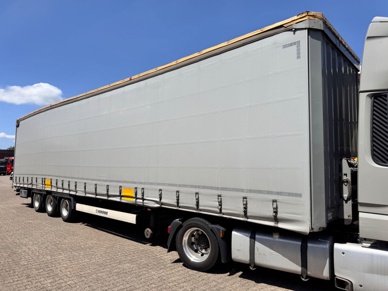 Krone SD Curtainsider MEGA Jumbo XL Zert Getränke etc - Poluprikolica s ceradom: slika Krone SD Curtainsider MEGA Jumbo XL Zert Getränke etc - Poluprikolica s ceradom Krone SD Curtainsider MEGA Jumbo XL Zert Getränke etc - Poluprikolica s ceradom: slika Krone SD Curtainsider MEGA Jumbo XL Zert Getränke etc - Poluprikolica s ceradom