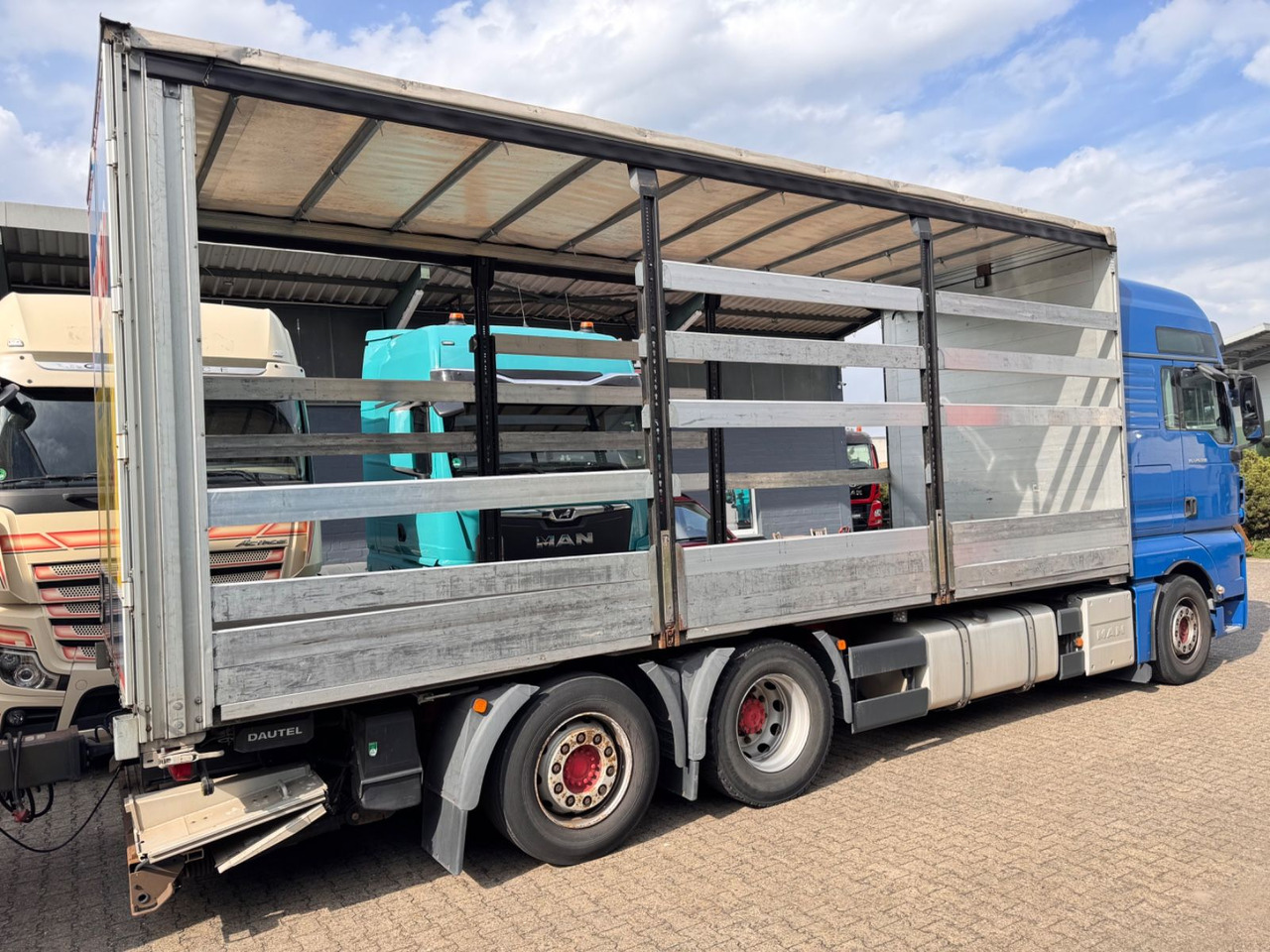 MAN 26.500 TGX+Anh LBW Euro6 Lift/Lenkachse - Kamion s ceradom: slika MAN 26.500 TGX+Anh LBW Euro6 Lift/Lenkachse - Kamion s ceradom MAN 26.500 TGX+Anh LBW Euro6 Lift/Lenkachse - Kamion s ceradom: slika MAN 26.500 TGX+Anh LBW Euro6 Lift/Lenkachse - Kamion s ceradom
