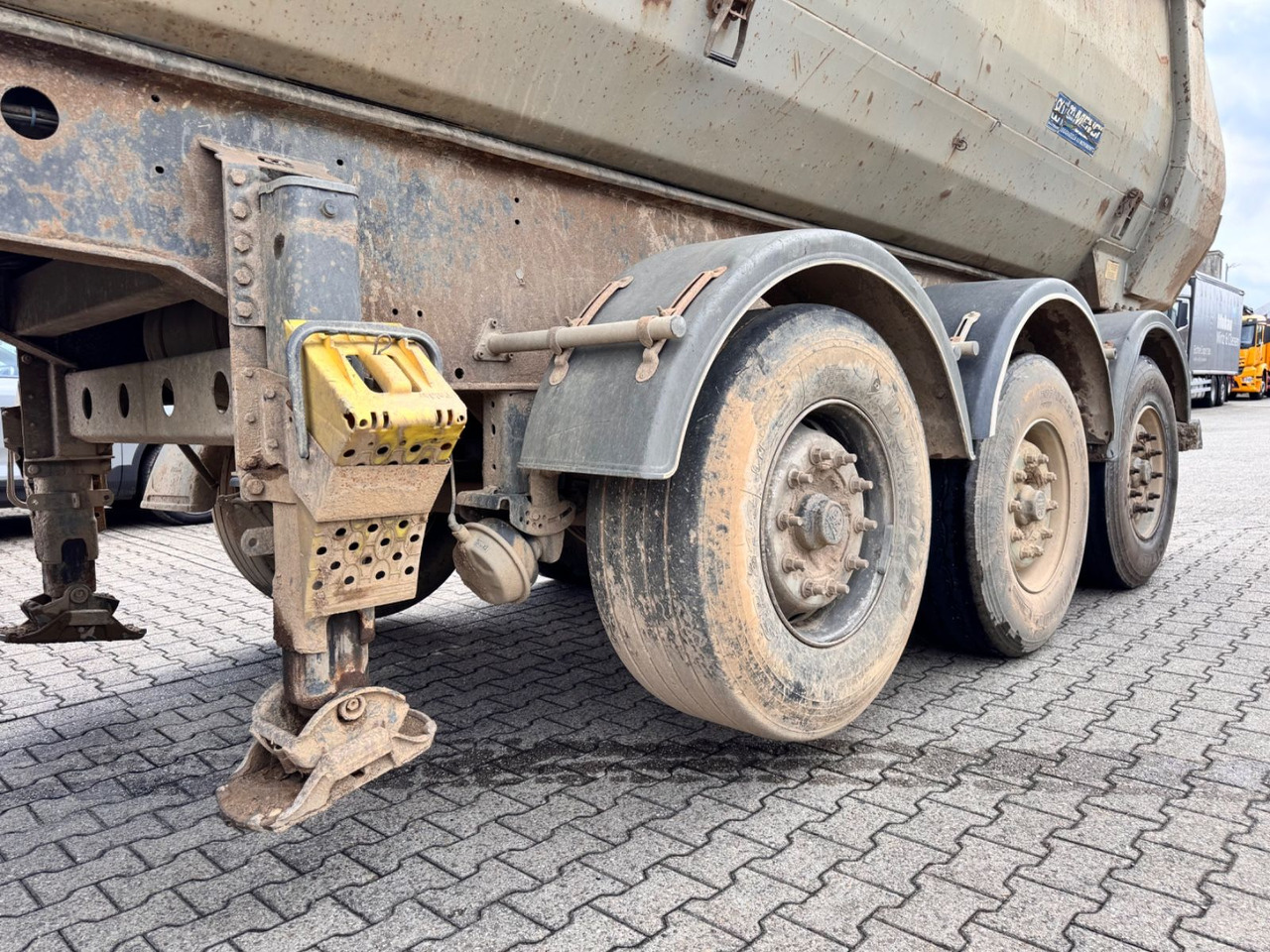 Menci SA700R Kipper Mulde 27m³ Lift Stahl Stück - Kiper poluprikolica: slika Menci SA700R Kipper Mulde 27m³ Lift Stahl Stück - Kiper poluprikolica Menci SA700R Kipper Mulde 27m³ Lift Stahl Stück - Kiper poluprikolica: slika Menci SA700R Kipper Mulde 27m³ Lift Stahl Stück - Kiper poluprikolica