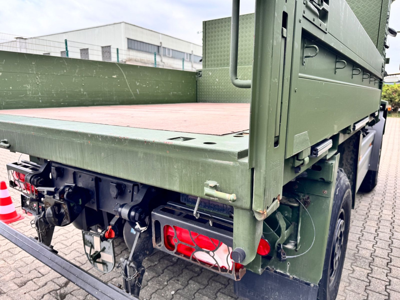 Mercedes-Benz 1018 Atego 4x4 Allrad Camper - Dostavno vozilo s ravnom platformom: slika Mercedes-Benz 1018 Atego 4x4 Allrad Camper - Dostavno vozilo s ravnom platformom Mercedes-Benz 1018 Atego 4x4 Allrad Camper - Dostavno vozilo s ravnom platformom: slika Mercedes-Benz 1018 Atego 4x4 Allrad Camper - Dostavno vozilo s ravnom platformom