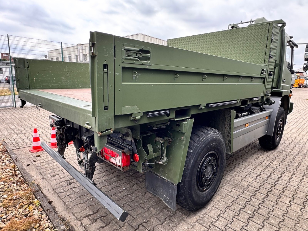 Mercedes-Benz 1018 Atego 4x4 Allrad Camper - Dostavno vozilo s ravnom platformom: slika Mercedes-Benz 1018 Atego 4x4 Allrad Camper - Dostavno vozilo s ravnom platformom Mercedes-Benz 1018 Atego 4x4 Allrad Camper - Dostavno vozilo s ravnom platformom: slika Mercedes-Benz 1018 Atego 4x4 Allrad Camper - Dostavno vozilo s ravnom platformom