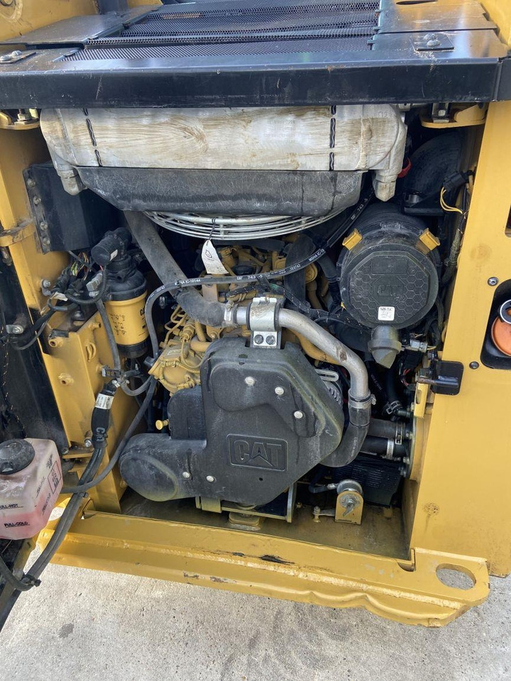 CAT 226 D3 (5867) - Mini utovarivač: slika CAT 226 D3 (5867) - Mini utovarivač CAT 226 D3 (5867) - Mini utovarivač: slika CAT 226 D3 (5867) - Mini utovarivač